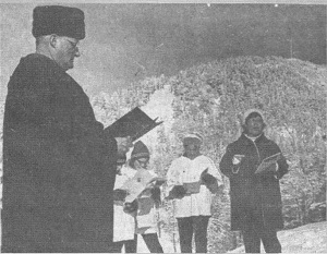 Rev. Douglas Brayton presiding on Easter 1965